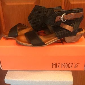 NIB Women’s Miz Mooz Black and Tan leather sandal